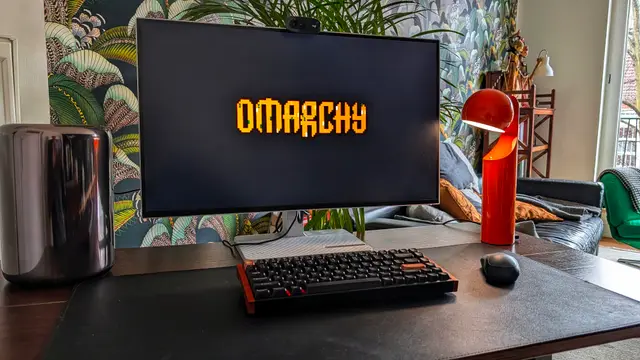 Trashcan Mac running Omarchy
