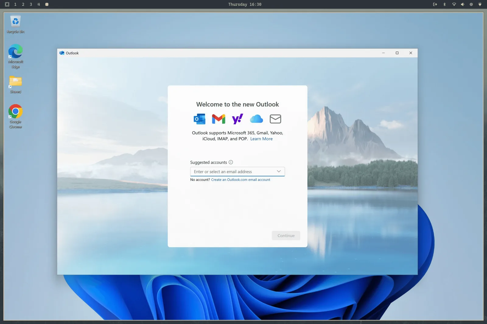Omarchy ichida Windows 11’da ishlayotgan Outlook, tepasida Omarchy ish stoli paneli ko‘rinadi